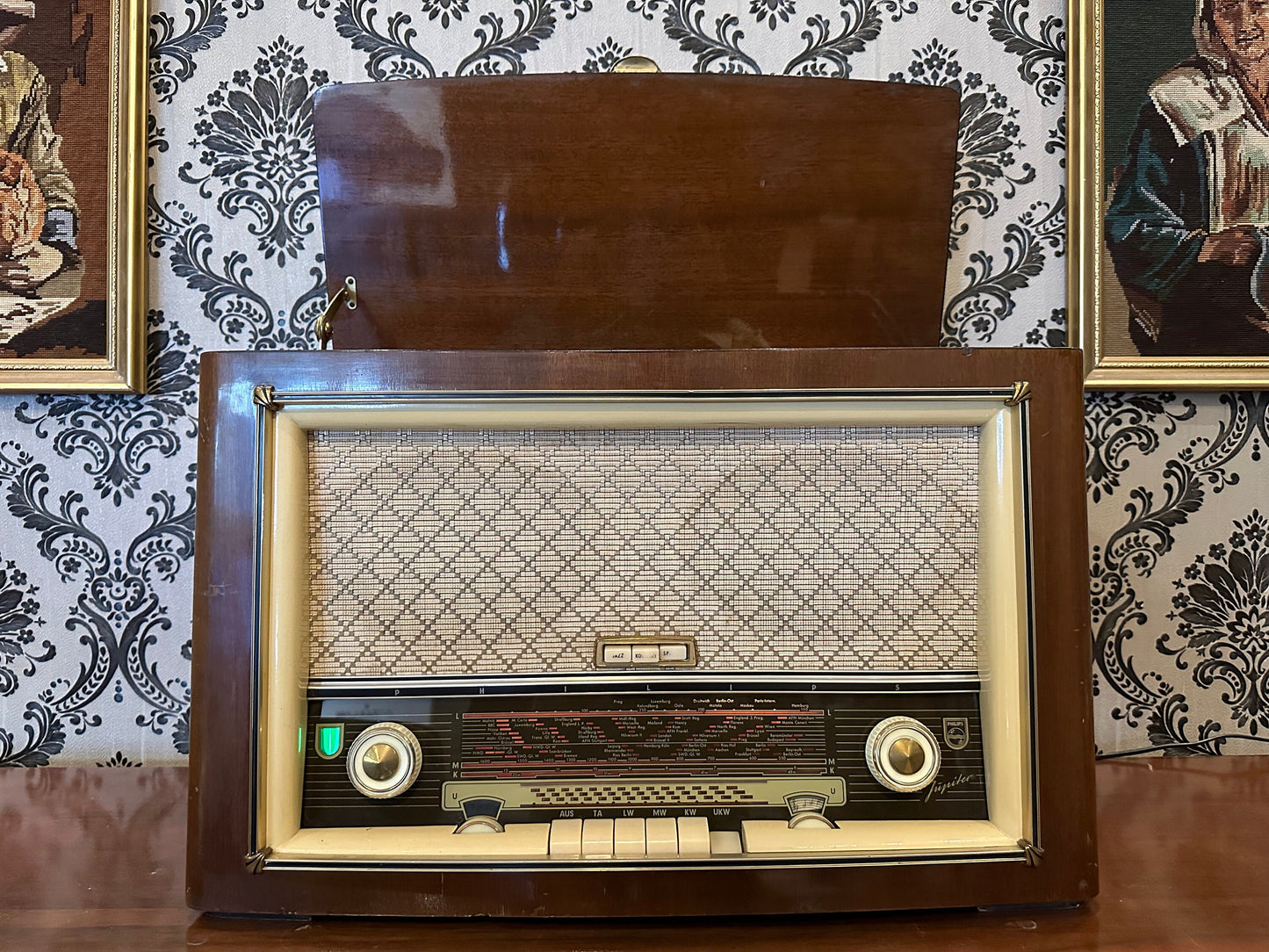 Philips Jupiter Radio and Turntable - A Symphony of Vintage Excellence