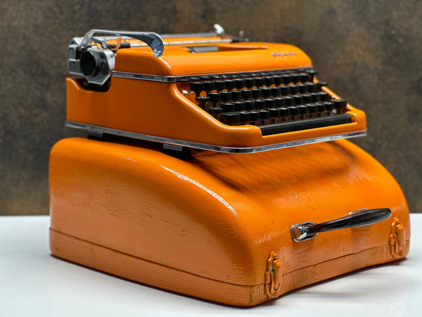 Olympia SM3 Typewriter + Bag - Premium Gift / Typewriter World / The Most Special Gift/ Orange Typewriter