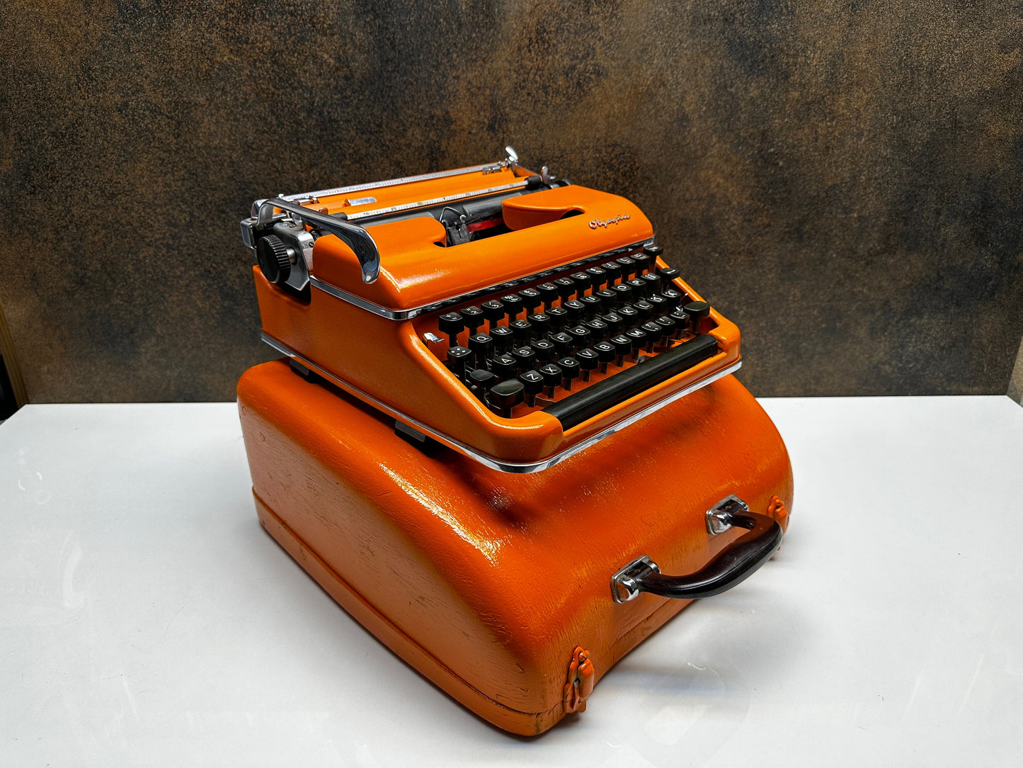 Olympia SM3 Typewriter + Bag - Premium Gift / Typewriter World / The Most Special Gift/ Orange Typewriter