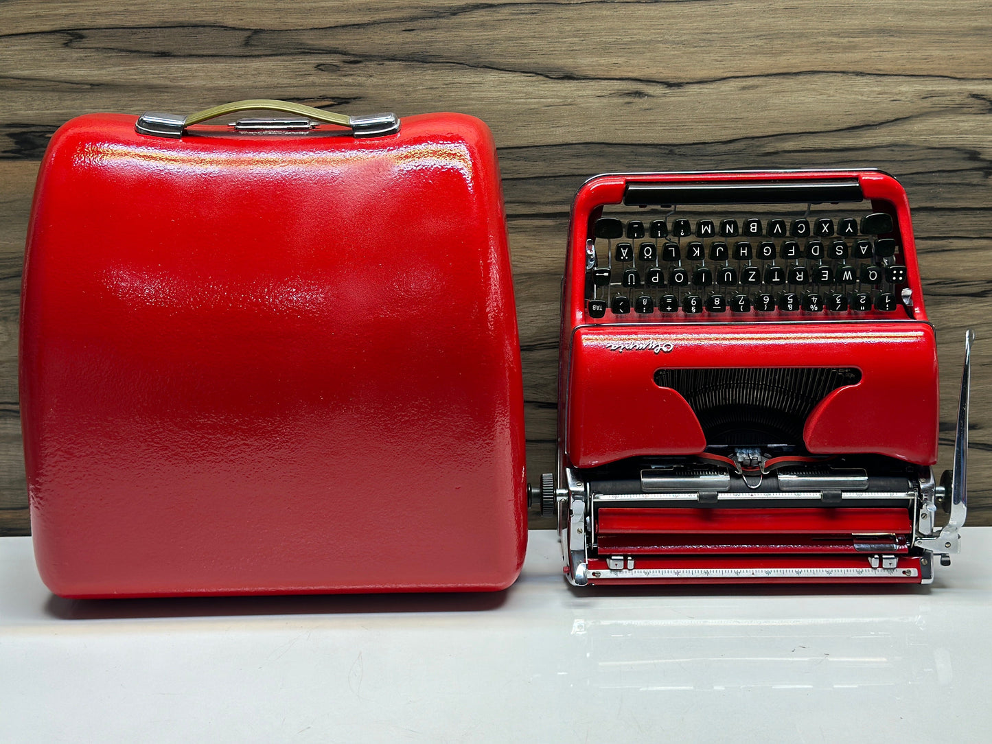 Olympia SM3 RED Typewriter - Premium Gift / Typewriter World / The Most Special Gift,typewriter working