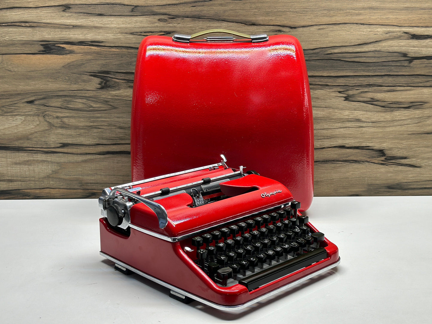 Olympia SM3 RED Typewriter - Premium Gift / Typewriter World / The Most Special Gift,typewriter working