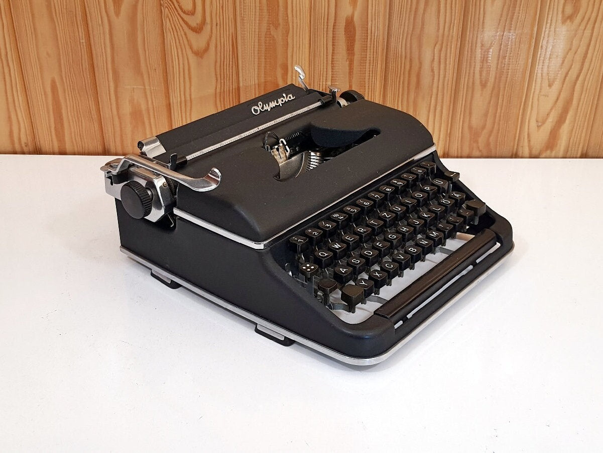 Antique Olympia SM2 Typewriter | Rare Mechanical Writing Instrument from the 1950s,typewriter working