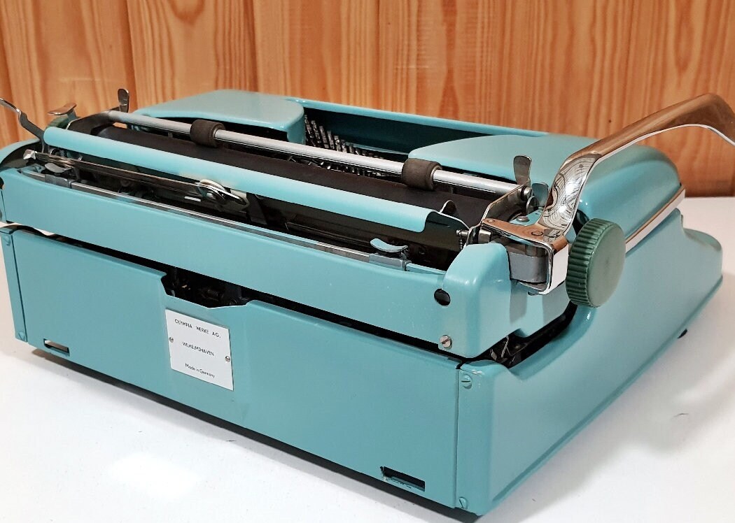 Olympia SM4 Typewriter would be the perfect choice for giving as a gift.