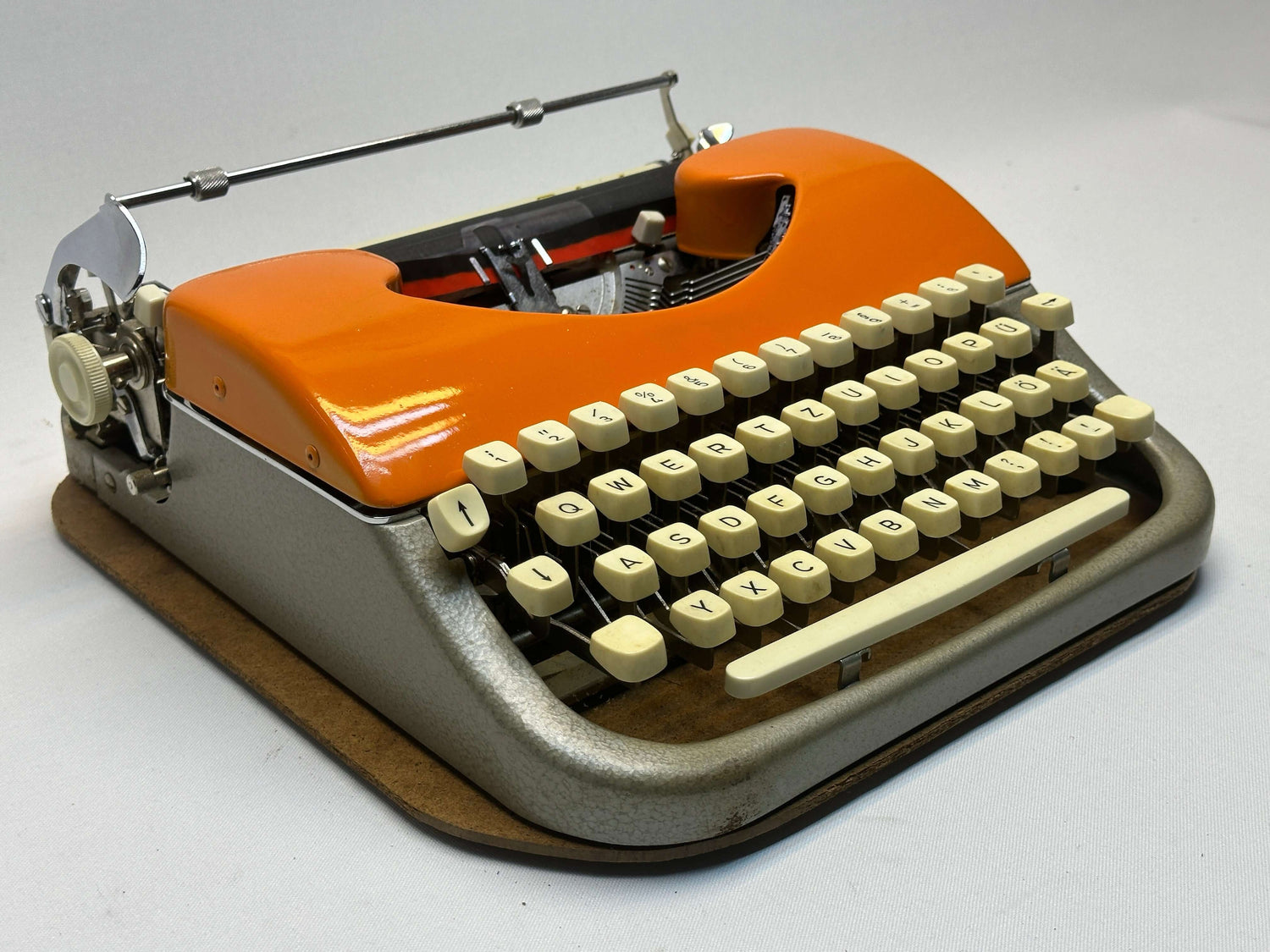 Evolution of Typewriters: A Historical Overview – Typewriter World