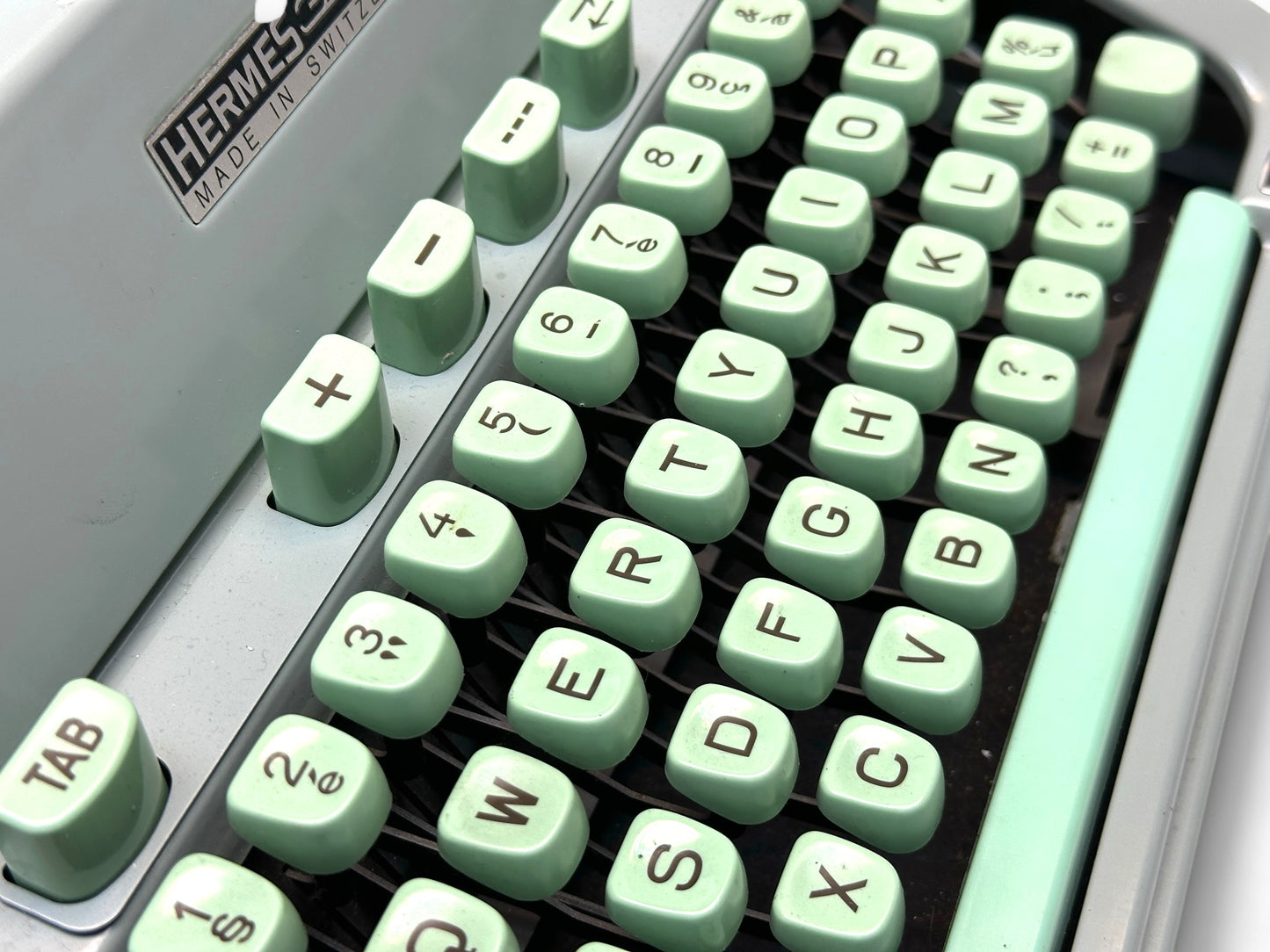 Hermes 3000 Premium Rare Typewriter - Vintage Portable Manual Machine - Perfect Gift for Writers & Collectors