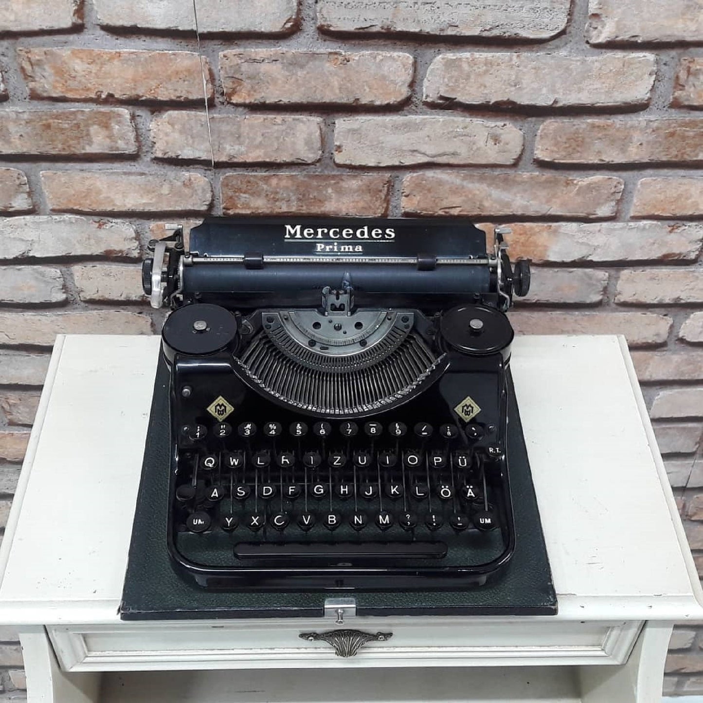 Mercedes Prima Typewriter | Black Elegance with Matching Keyboard and Bag | Fully Operational for a Stylish Writing Experience! - Gift