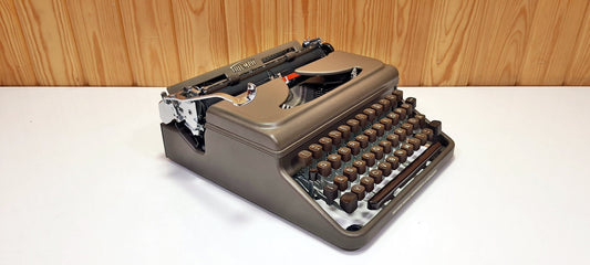 Triumph Antique Typewriter - Fully Operational Vintage Manual Typewriter | Timeless Elegance, Classic Gift for Writers & Collectors