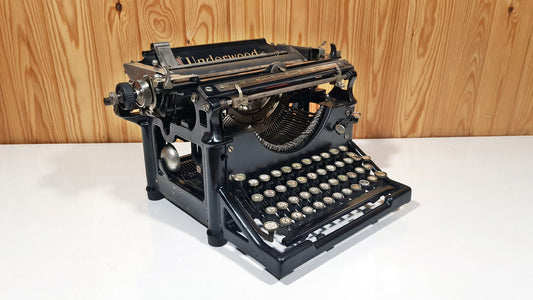 Best Gift! 1925 Underwood Typewriter | Antique Elegance | Vintage Charm for Home or Office