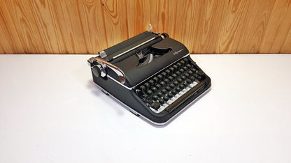 QWERTY | Olympia SM3 Black Typewriter - Premium Gift / Typewriter World / The Most Special Gift - Gift