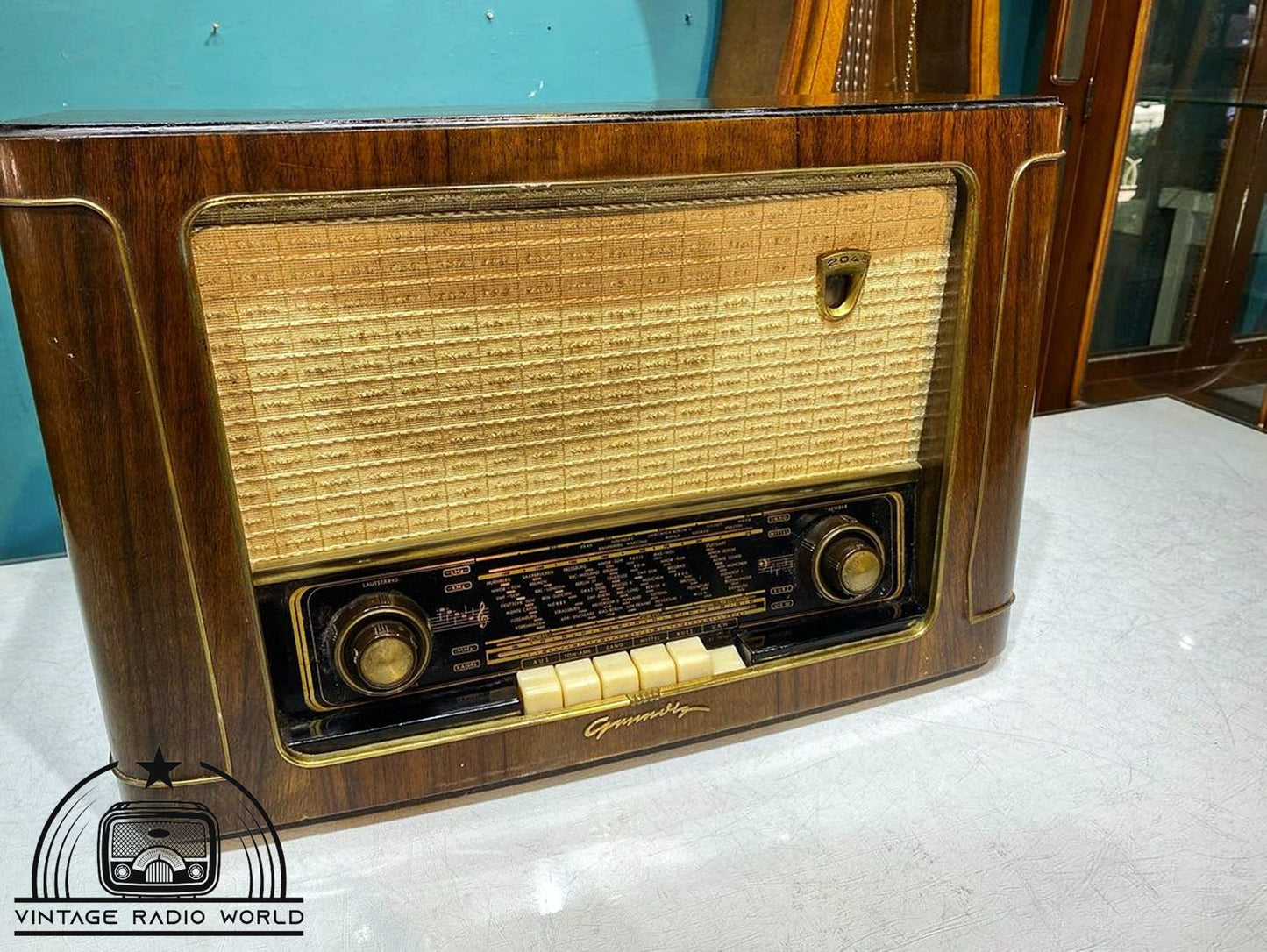 Grundig 2041 - Authentic Vintage Radio, Original Classic, Lamp Radio - Rediscover Charm with Grundig 2041 Radio