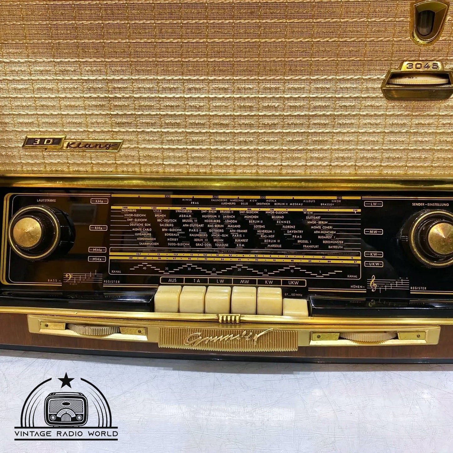 Grundig 3045 - Authentic Vintage Radio, Original Classic, Lamp Radio - Immerse in Nostalgia with Grundig 3045