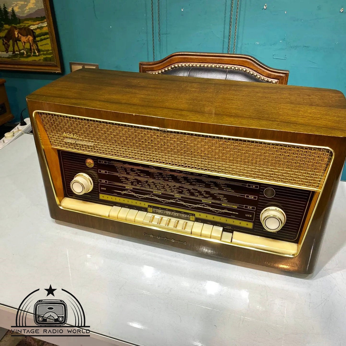 Grundig 4090 - Authentic Vintage Radio, Original Classic, Lamp Radio - Rekindle Nostalgia with Grundig 4090