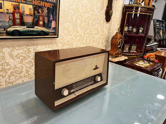 Nordmende Kadett Bakelite Radio with Original Charm and Lamp Radio Magic! Explore Vintage Nostalgia Now
