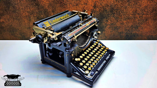 Underwood 1925 QWERTY Manual Typewriter – Antique Black Metal, Fully Working, Perfect Gift for Writers & Collectors, Retro Office Decor Gift
