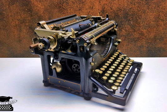 Underwood 1925 QWERTZ/QWERTY Standard Typewriter – Antique Vintage Black Metal Fully Working Gift for Writers Retro Industrial Desk Decor