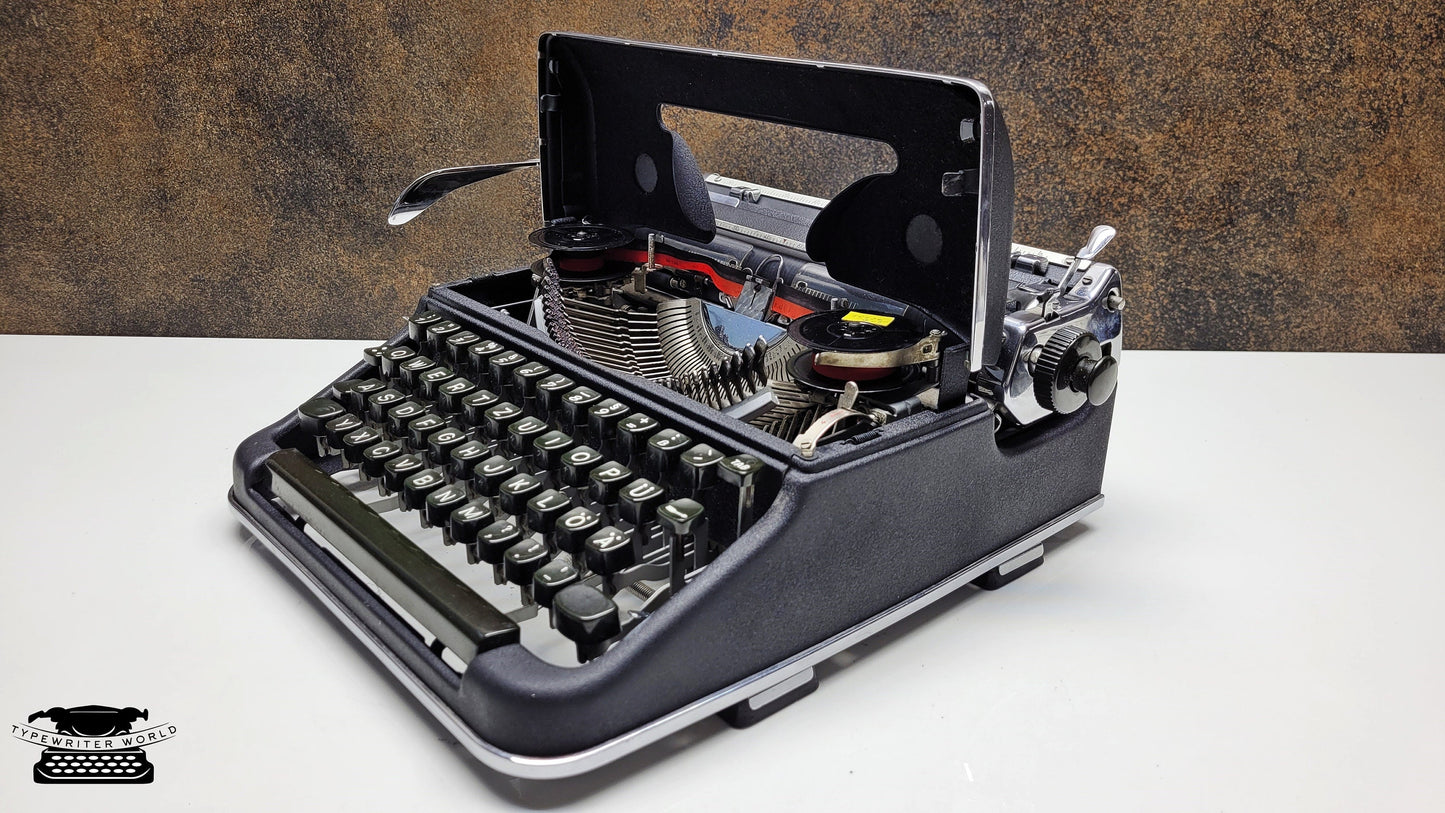 Olympia SM3 Black Typewriter, Premium Vintage Gift for Writers and Collectors, Elegant Collectible, Make Your Gift Unforgettable