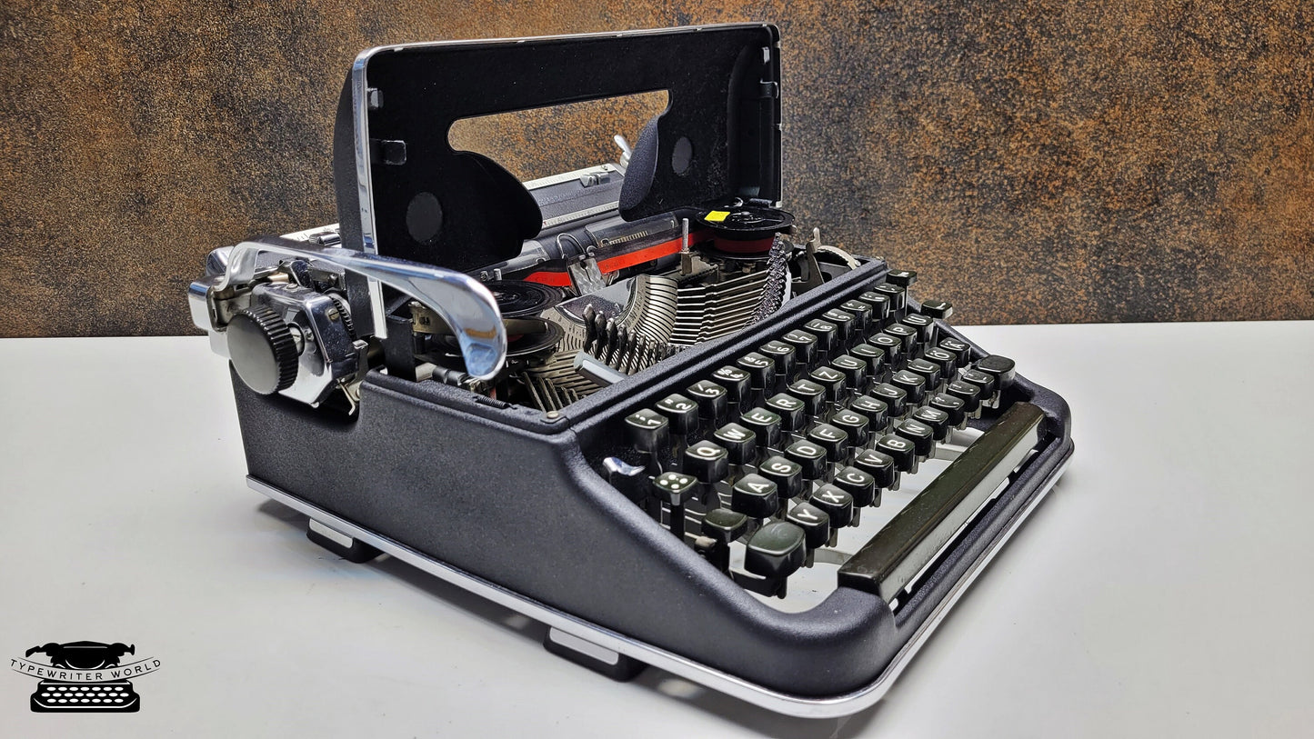 Olympia SM3 Black Typewriter, Premium Vintage Gift for Writers and Collectors, Elegant Collectible, Make Your Gift Unforgettable