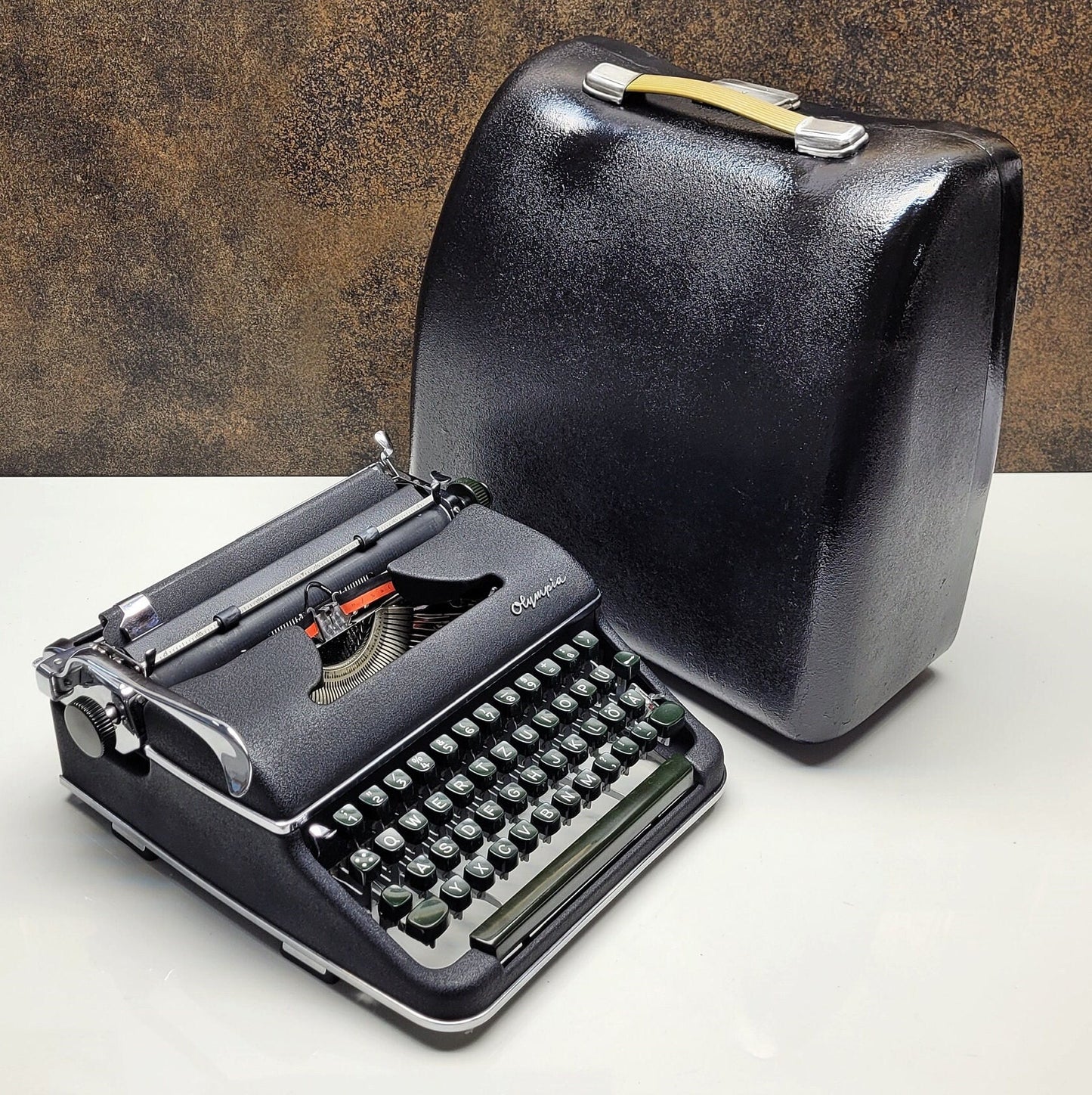 Olympia SM3 Black Typewriter, Premium Vintage Gift for Writers and Collectors, Elegant Collectible, Make Your Gift Unforgettable