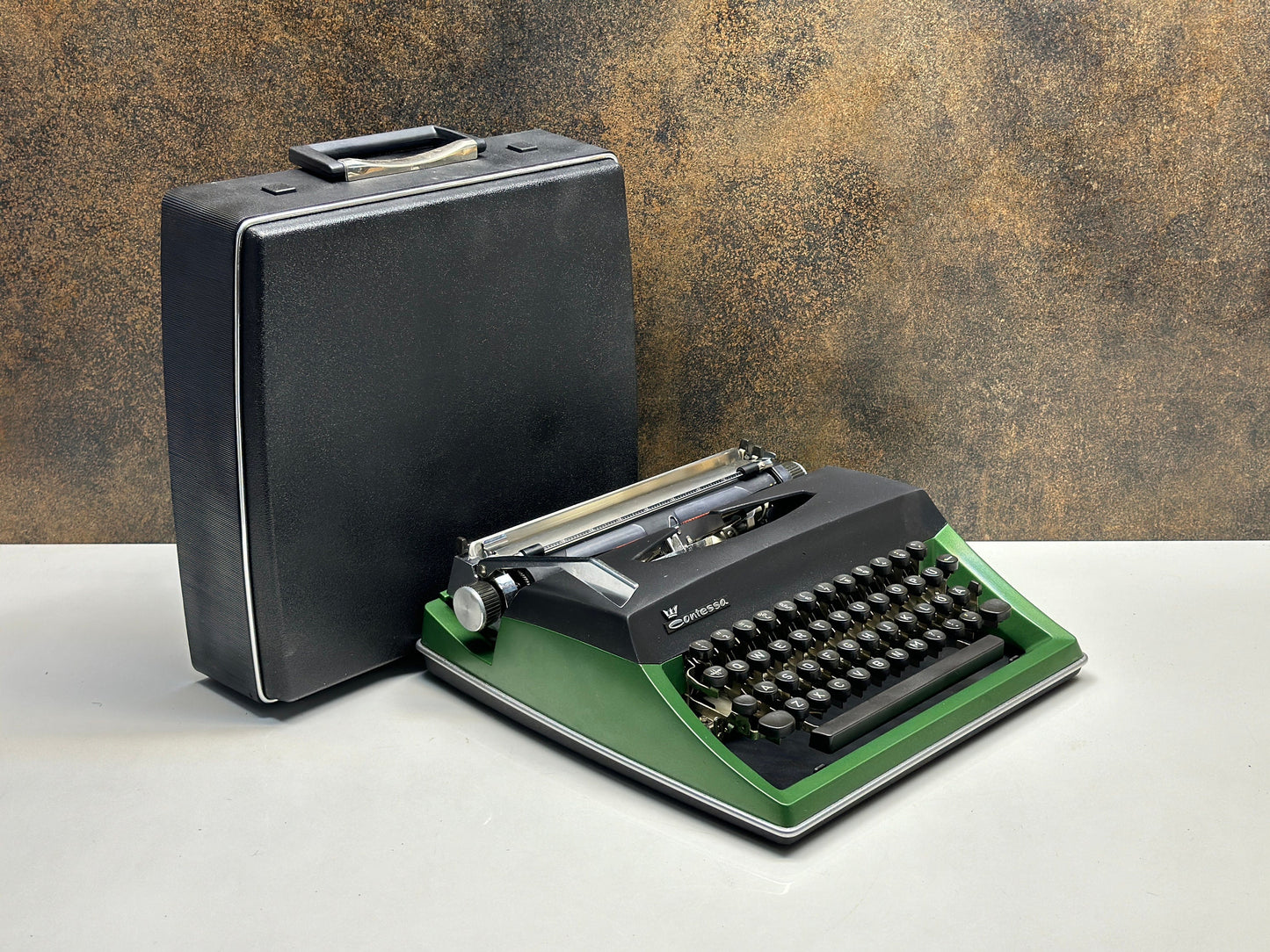 QWERTY Adler Contessa Deluxe Typewriter - Retro Design, Fully Functional, Black Typewriter, Classic Office Accessory, Perfect Gift