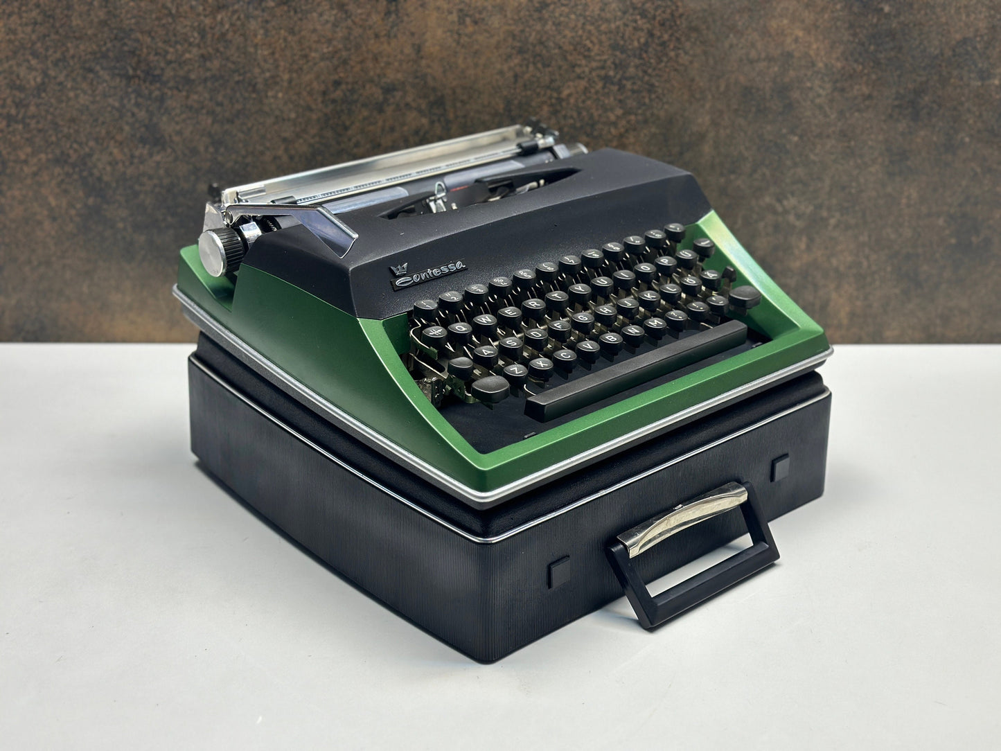 QWERTY Adler Contessa Deluxe Typewriter - Retro Design, Fully Functional, Black Typewriter, Classic Office Accessory, Perfect Gift