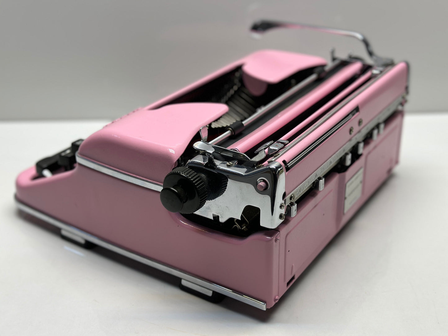 Olympia SM3/SM4 Typewriter - Vintage 1955 Model in Elegant Pink with QWERTZ Layout - Antique Typewriter - Manuel Typewriter - Type Wirter