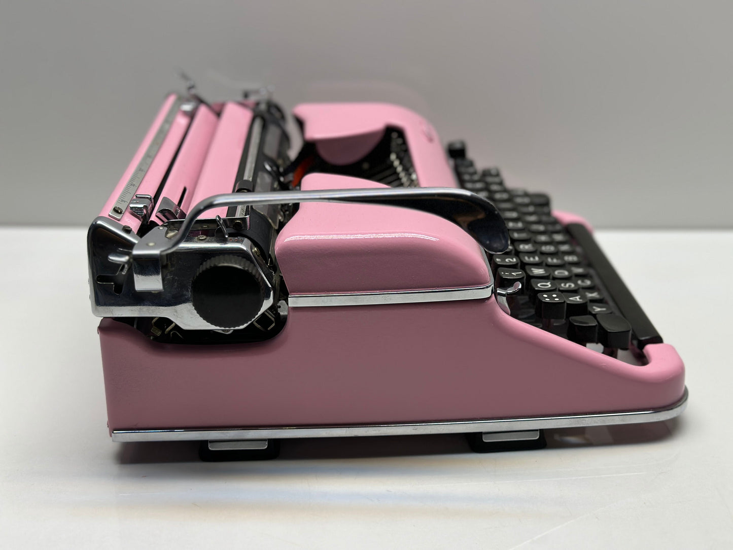 Olympia SM3/SM4 Typewriter - Vintage 1955 Model in Elegant Pink with QWERTZ Layout - Antique Typewriter - Manuel Typewriter - Type Wirter