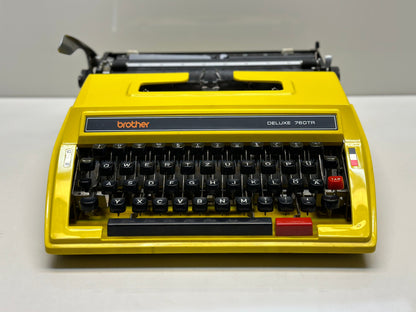 Brother Deluxe 760TR Typewriter - QWERTZ Keyboard, Yellow Aesthetics, and Versatility with Matching Bag - Antique Typewiter - Brother Type