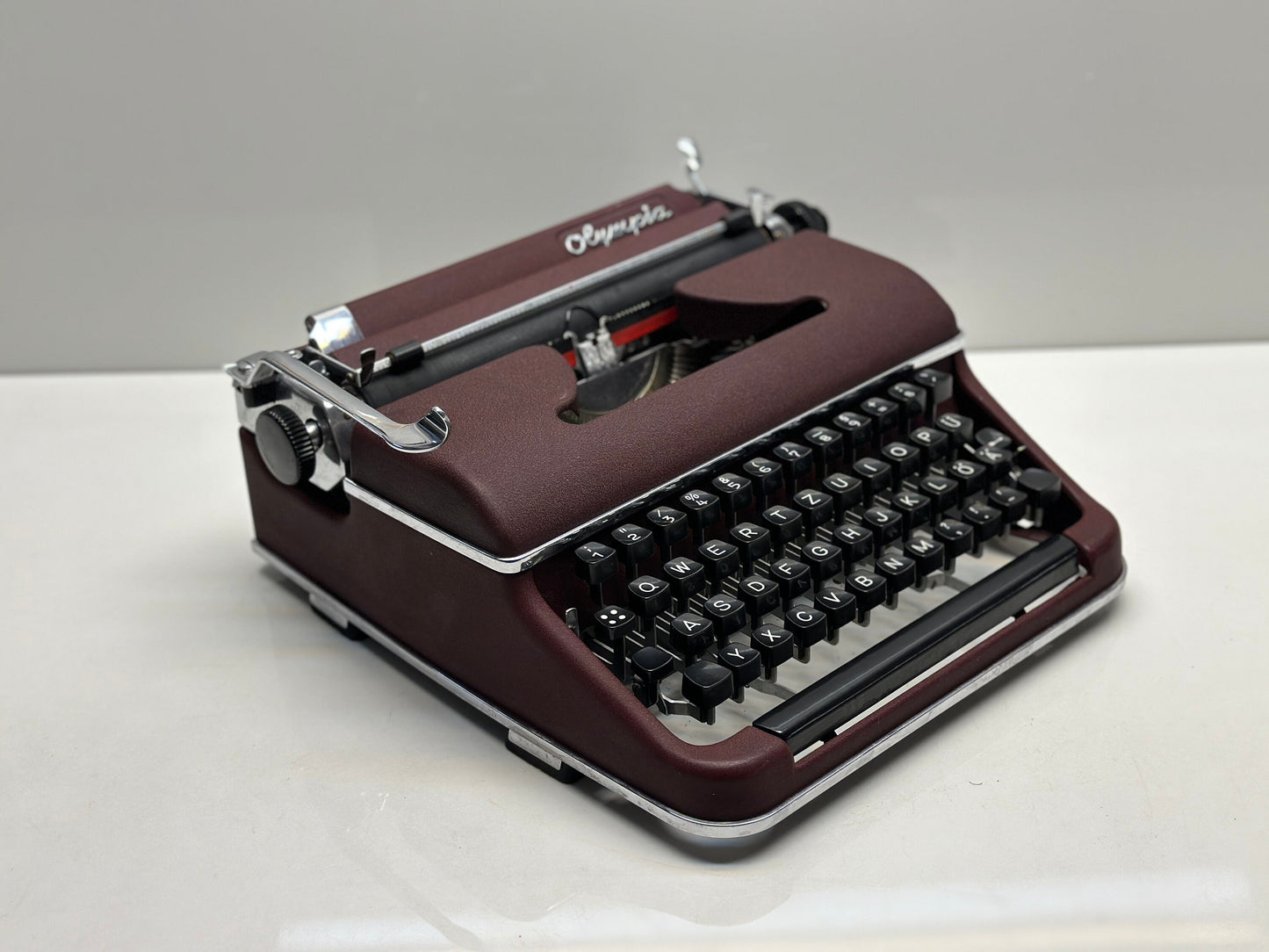 Olympia SM2 Bordeaux Colored Typewriter - Black Keys, Dual-Color Writing Feature with Red and Black Letter Combinations