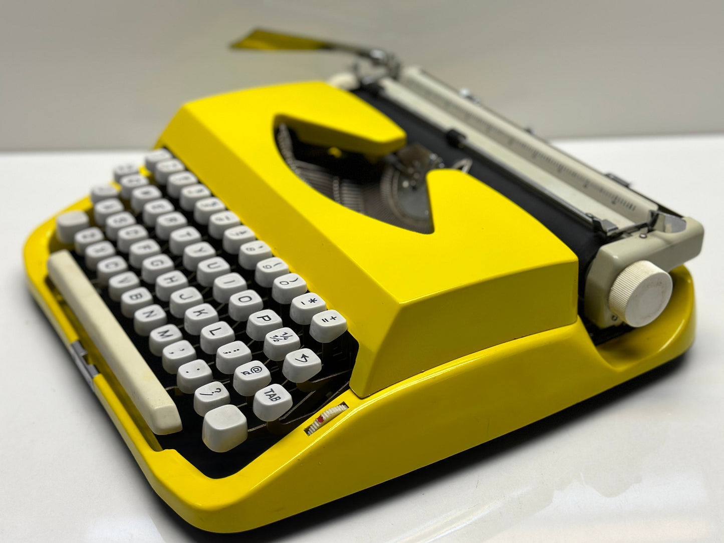 Yellow Indus Typewriter - QWERTY Keyboard, Aesthetic Design, and Superior Writing Ease with White Grey Bag