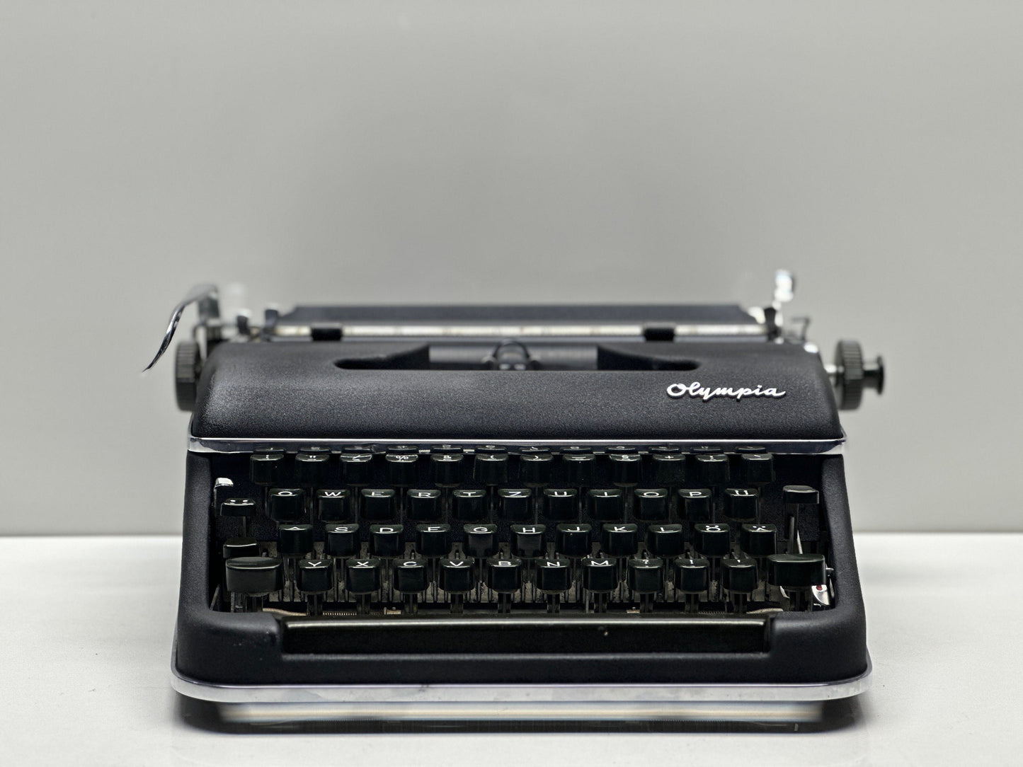 Rare! Olympia SM3 Typewriter - Vintage 1955 Edition in Classic Black - Premium Quality, Highly Preferred Model. Black Typewriter