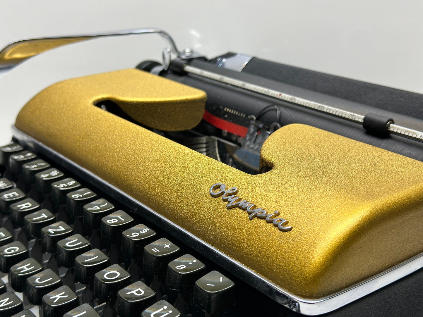 Olympia SM3 Typewriter - Vintage 1955 Edition in Luxurious Gold and Black, Green/Black Dual-Color Black Typewriter,Antique Gift,Premium Gift