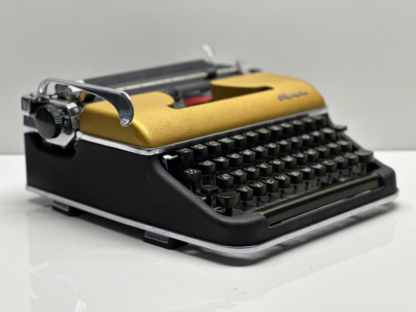 Olympia SM3 Typewriter - Vintage 1955 Edition in Luxurious Gold and Black, Green/Black Dual-Color Black Typewriter,Antique Gift,Premium Gift