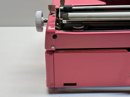 Pink Olympia SM5 Typewriter: Vintage Style, White Keys, Pink Case, QWERTZ Keyboard - Retro Charm