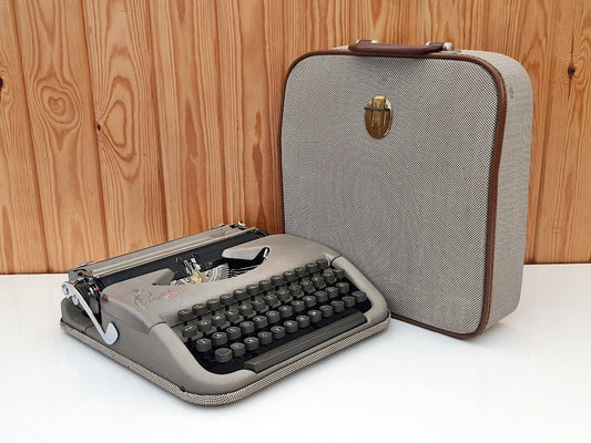 Princess Special Vintage Manual Typewriter Working Collectible Gift for Writers Retro Decor Regal Office Display Fully Functional