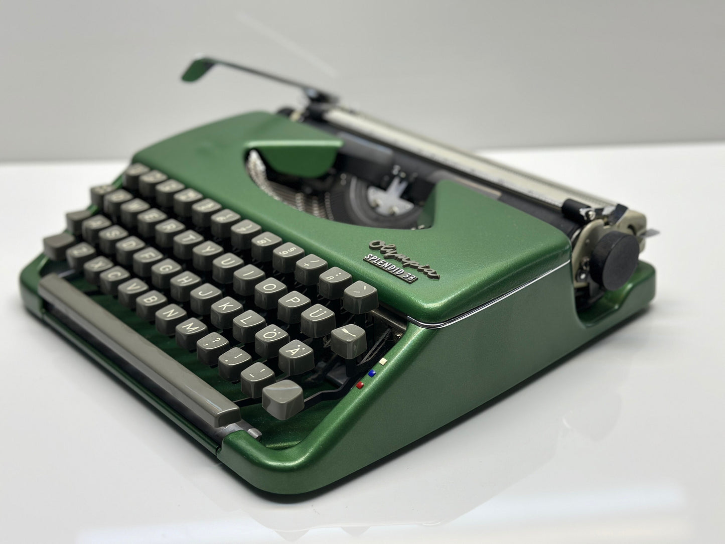 QWERTY Olympia Splendid 33/66 Typewriter - Antique Typewriter, Old Typewriter, Home and Office Decor, Best Gift - Elegant Gray Keys,