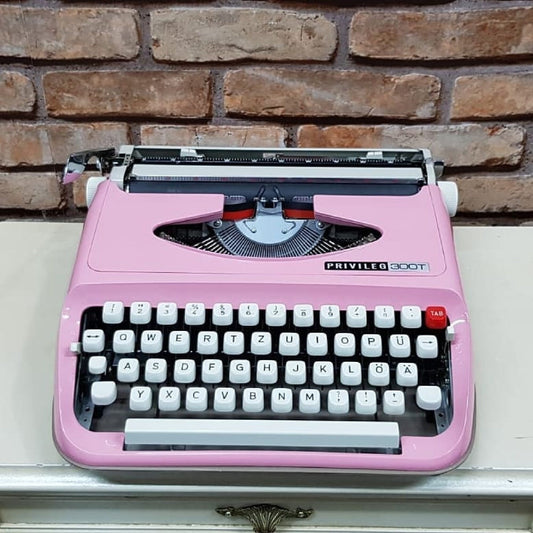 Privileg 300T Typewriter, 1960s Vintage in Charming Pink, Elegant and Functional, Perfect Gift for Writers, Timeless Typing Experience