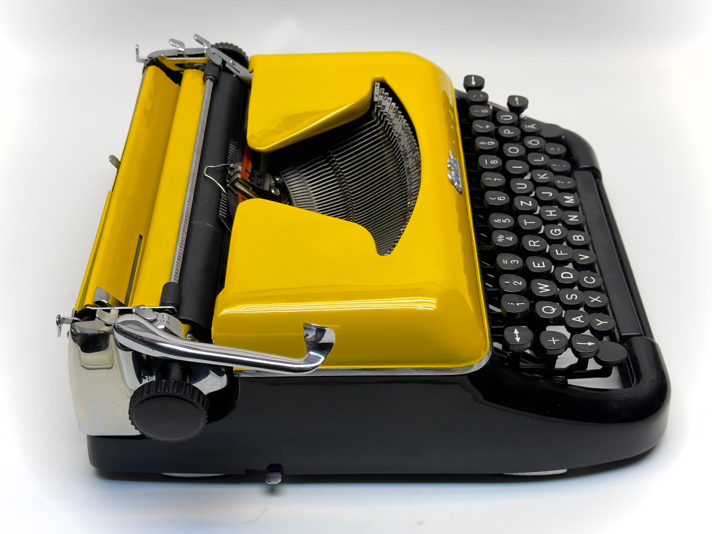 Erika Typewriter - Vintage 1950 Edition in Blackt Typewriter - Antiquee Best Typewriter - Old Typewriter - Working Typewriter,Type writer