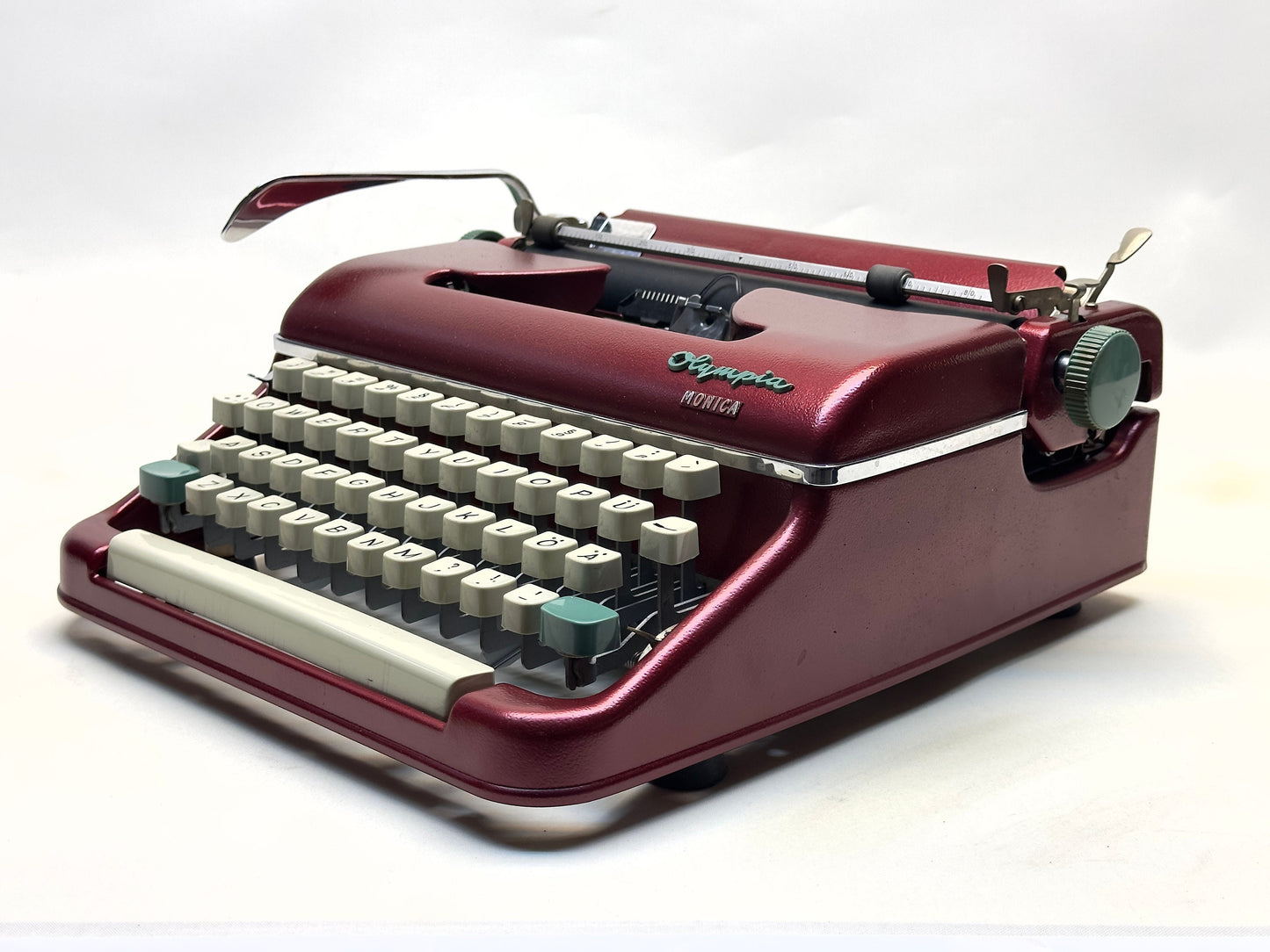 QWERTY Olympia SM4 Typewriter - Red Beauty, A Perfect Gift Choice for Writers and Enthusiasts