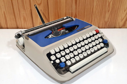 White Privileg 300 Typewriter - Stylish  Fully Operational - Vintage Charm with White Keyboard - Perfect Gift for Writers & Office D