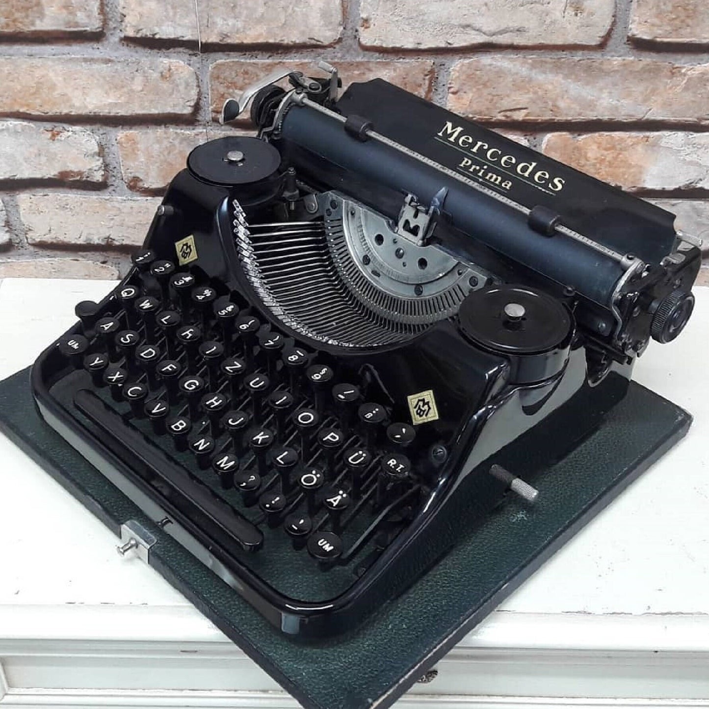 Mercedes Prima Typewriter | Black Elegance with Matching Keyboard and Bag | Fully Operational for a Stylish Writing Experience! - Gift
