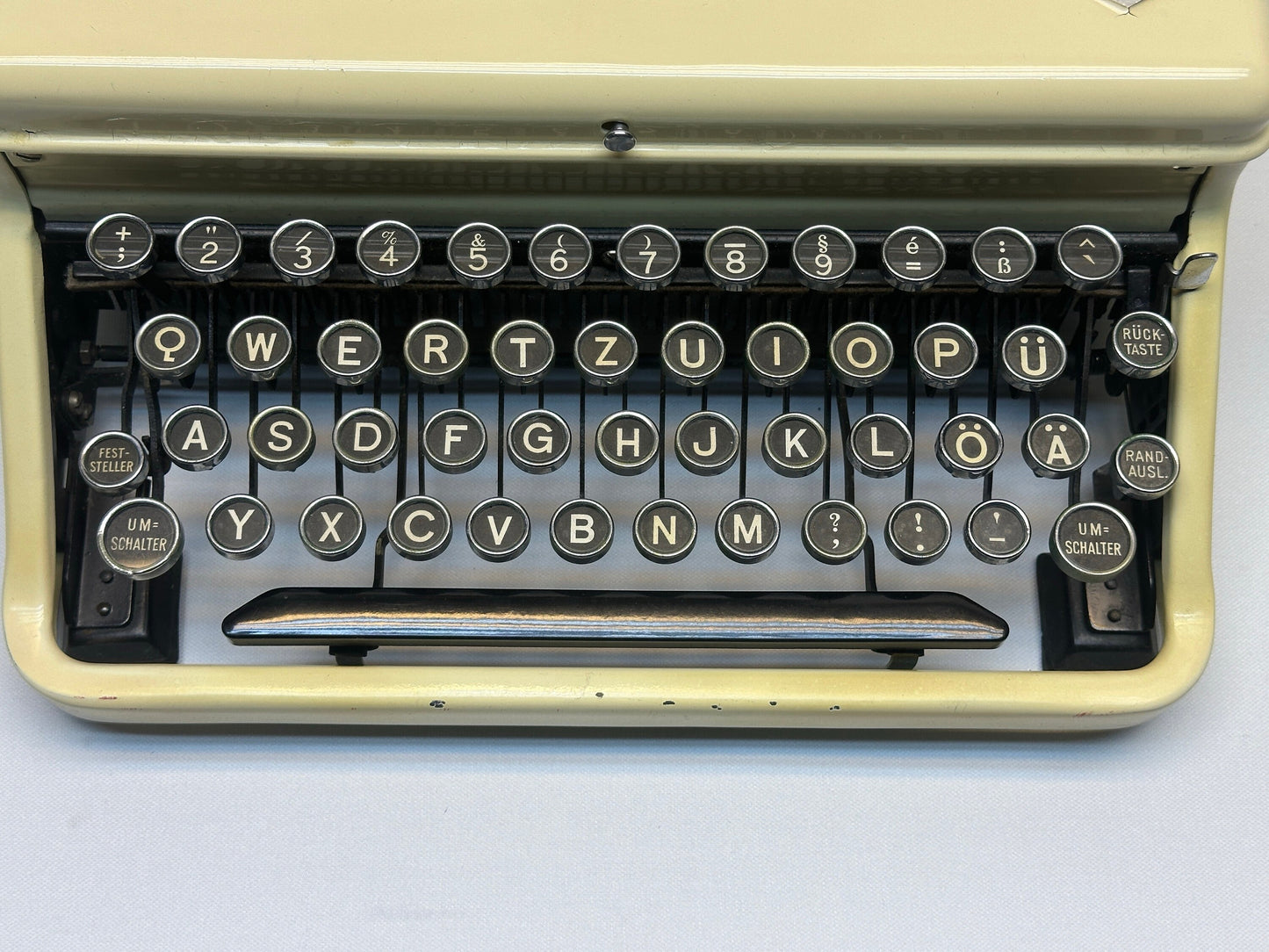 Torpedo 18 Typewriter - Beige Color, Orange Bag, Glass Keyboard: Flawless Operation