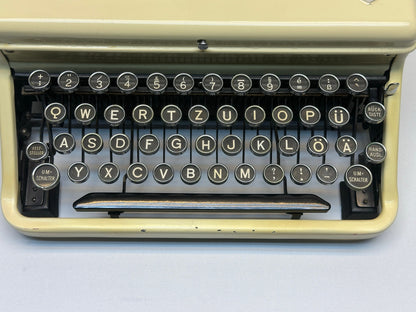 Torpedo 18 Typewriter - Beige Color, Orange Bag, Glass Keyboard: Flawless Operation
