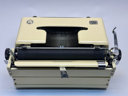 Torpedo 18 Typewriter - Beige Color, Orange Bag, Glass Keyboard: Flawless Operation