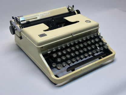 Torpedo 18 Typewriter - Beige Color, Orange Bag, Glass Keyboard: Flawless Operation