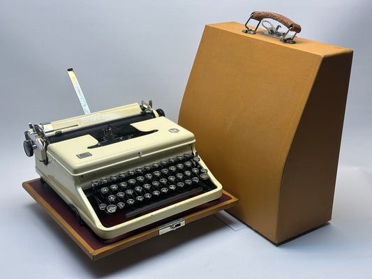 Torpedo 18 Typewriter - Beige Color, Orange Bag, Glass Keyboard: Flawless Operation
