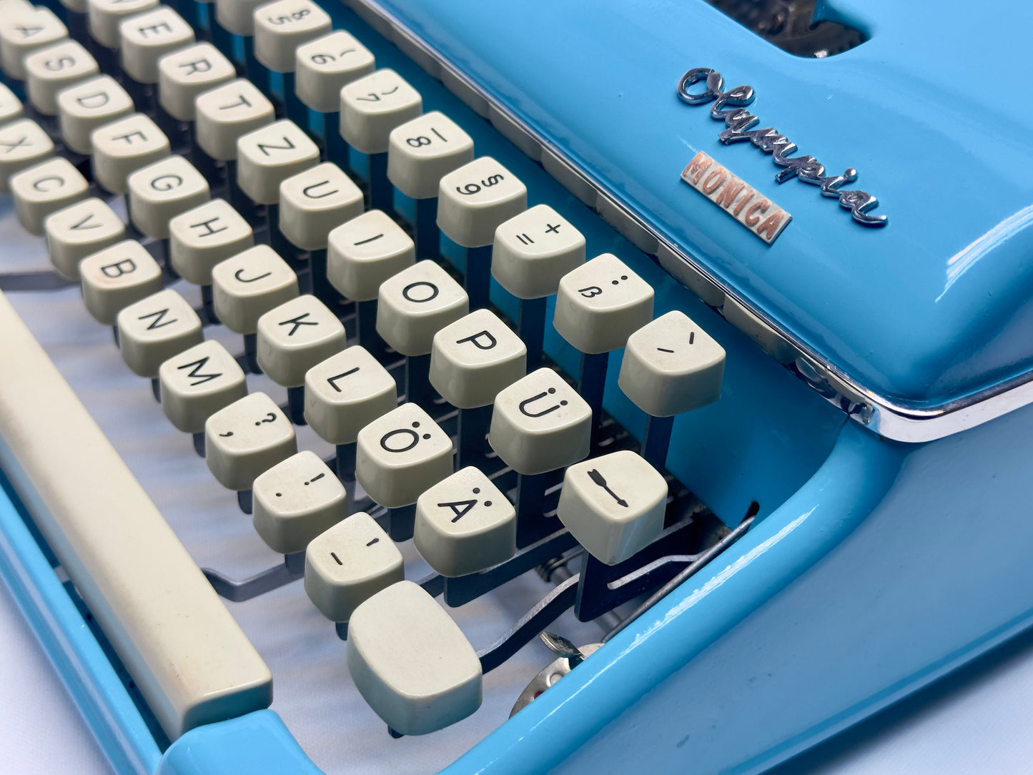 Blue Olympia Monica Typewriter - 1960 Model, Excellent Condition - White Keyboard, with or without Bag