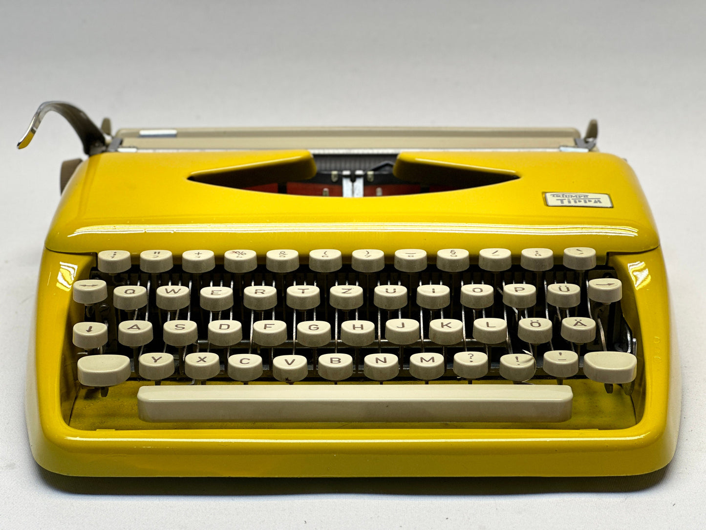 Adler Tippa Typewriter - Vintage 1955 Model in Yellow with QWERTZ Keyboard and Leather Bag