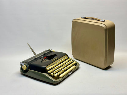 Brillant S Model Typewriter - Vintage 1950 Edition with QWERTZ Keyboard - Black Typewriter - - Antique Typewriter