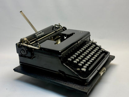 Torpedo Typewriter - Vintage 1940 Model in Classic Black with QWERTZ Keyboard and Black Wood Bag