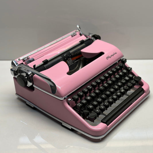 Olympia SM3/SM4 Typewriter - Vintage 1955 Model in Elegant Pink with QWERTZ Layout - Antique Typewriter - Manuel Typewriter - Type Wirter
